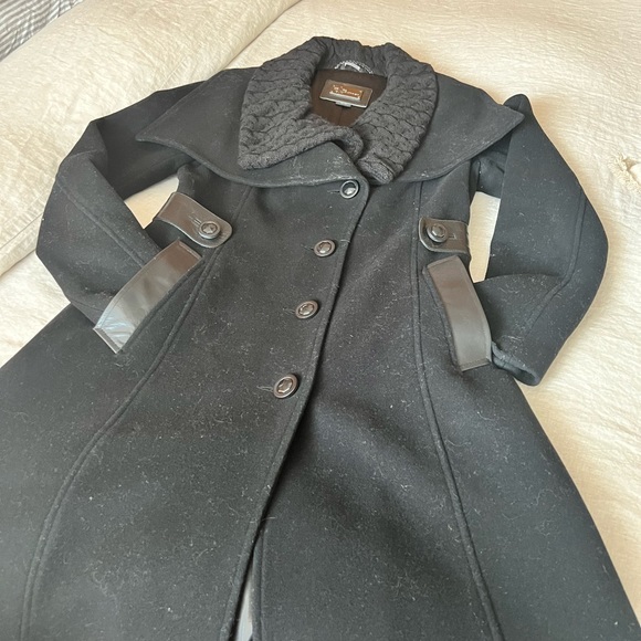 Woman’s black wool coat. Fitted. Like new. - Picture 6 of 6